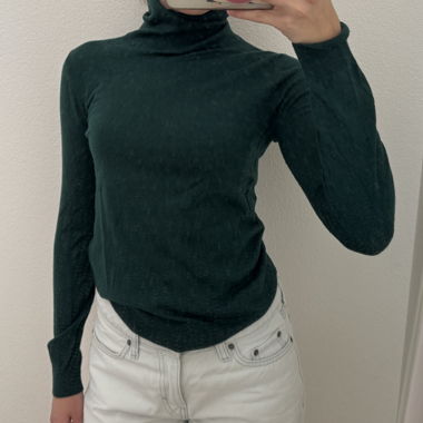 Dunkelgrüner Rollkragenpullover