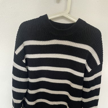 Maglione a righe lavorato a maglia