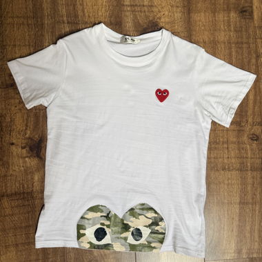 Weisses T-Shirt PLAY
