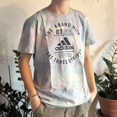Adidas T-Shirt mit Tie-Dye