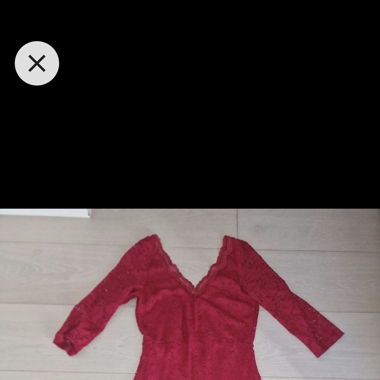 Robe rouge dentelle