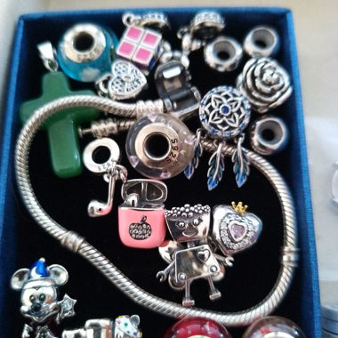 Pandora Schmuck Preis pro Stk 15chf. Pandora.