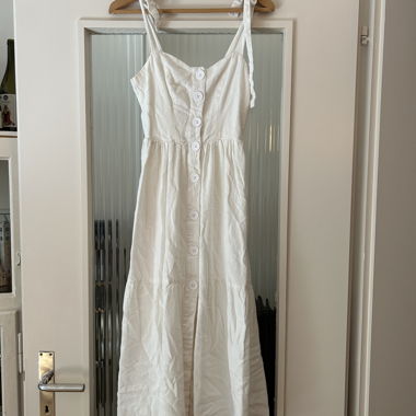 Weisses Sommerkleid mit bindbaren Trägern