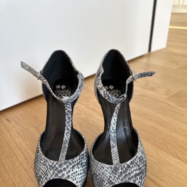 Leuchtende High Heels