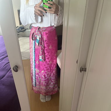 Jupe rose nouée
