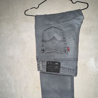 Levi’s 511 Slim Fit Jeans 34x32 – Guter Zustand