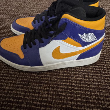 Air Jordan 1 Mid Lakers