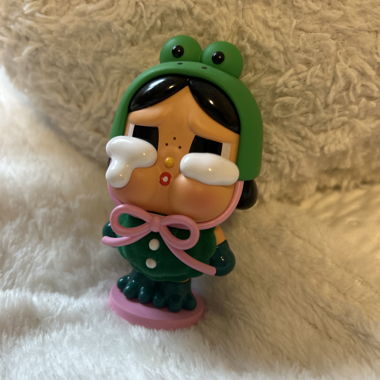 Crybaby-Figur