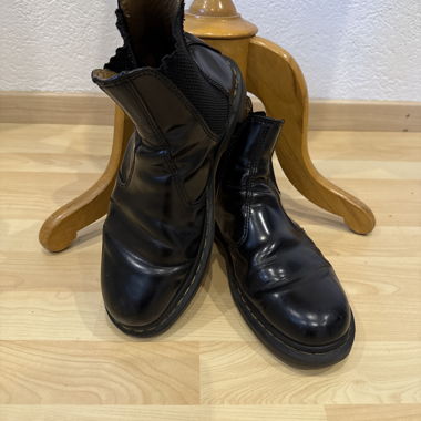 Bottes noires en cuir verni