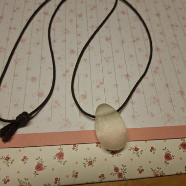 Collier en pendentif White Stone