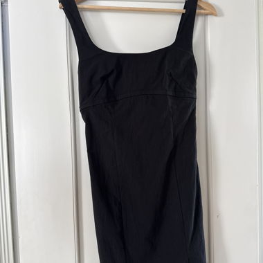 Abito nero con spalline