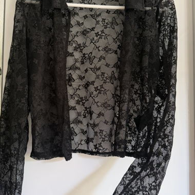 Blusa in pizzo nera