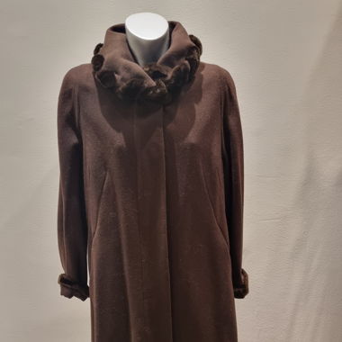 eleganter Wintermantel mit Fakefur-Kragen