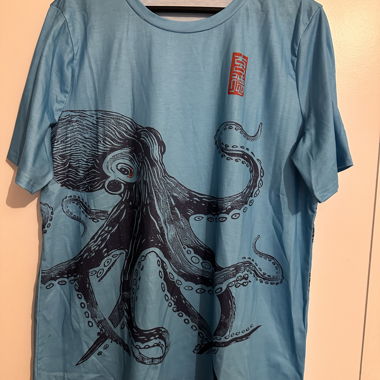 T-shirt bleu pieuvre