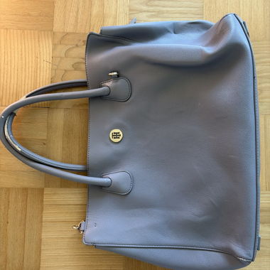Graue Handtasche