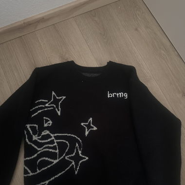 Schwarzer Pullover mit weissem Design ohne Rücken)