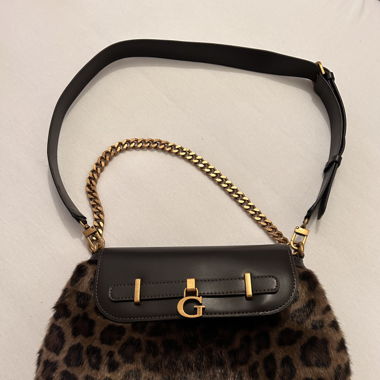 Guess Bag with leoprint fur 
