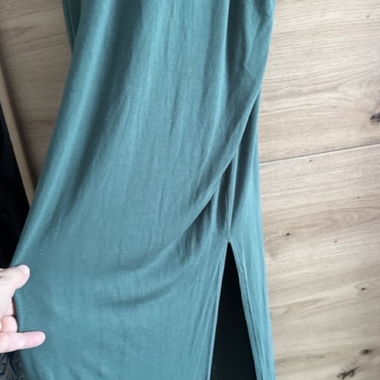 Langes grünes Rainbow-Kleid
