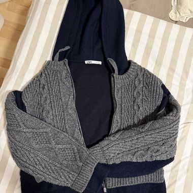 ZARA Kapuzenstrickjacke blau/grau Gr. L