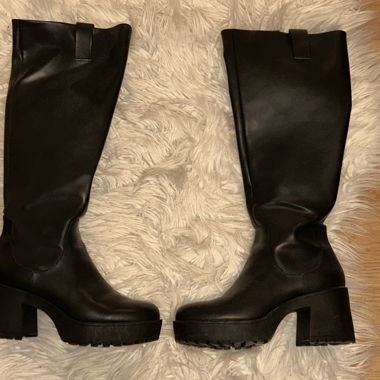 Bottes noires à talons épais 