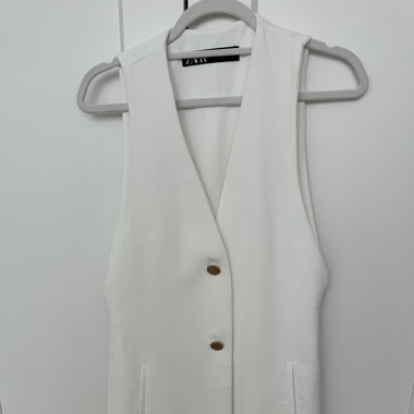 Weste mit Gold Details ZARA