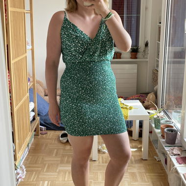 Robe verte à fleurs
