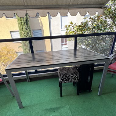 Table avec 3 chaises 
