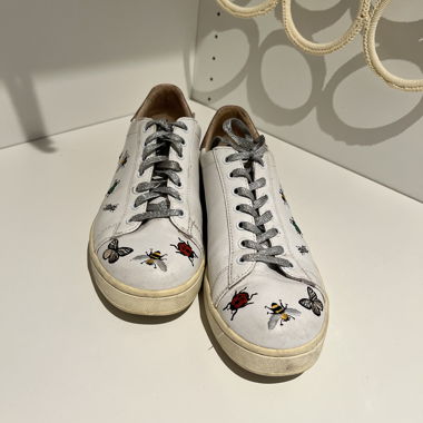 Weisse Sneakers mit Insekten-Print
