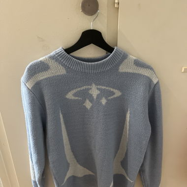 Hell Blauer Pullover 