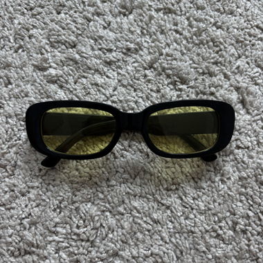 Lunettes de soleil noires