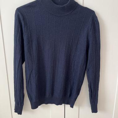 Blauer Pullover
