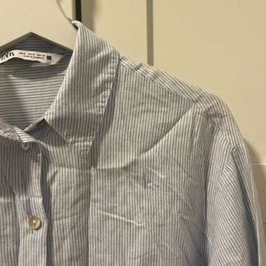 Camicia a righe Zara blu e bianca