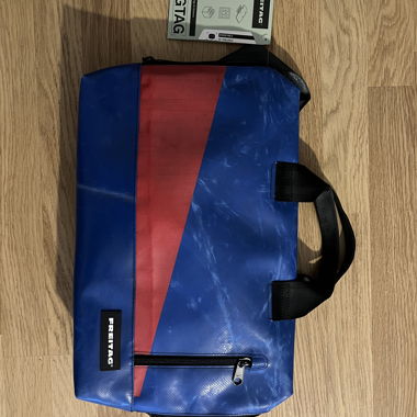 FREITAG F304 MOSS – New with bagtag – Blue/Red 