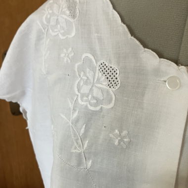 Blouse vintage en lin brodé à la main