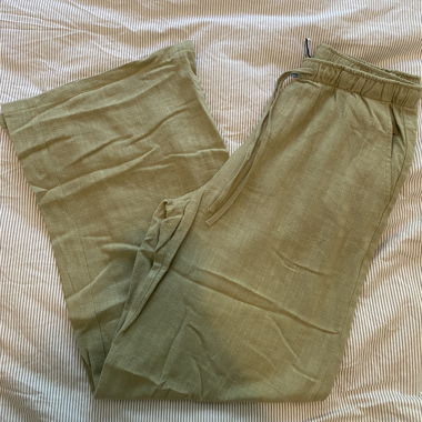 Pantaloni larghi verde oliva