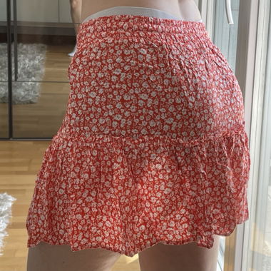 Subdued skirt. Summer skirt.