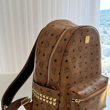 MCM RUCKSACK IN VISETOS MIT SEITLICHEN NIETEN