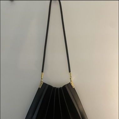 Tasche plissiert aus veganem Leder 
