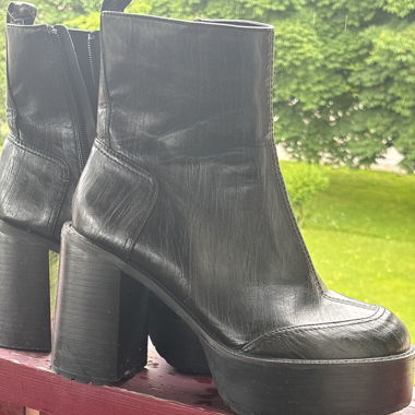 Plateau Stiefelette von Métro