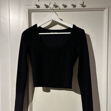 Top corto nero Bershka