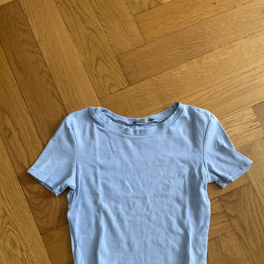 blaues Croptop
