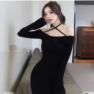 Schönes kleid schwarz mit offene ärmel