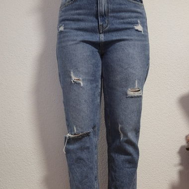 Jeans a vita alta strappati