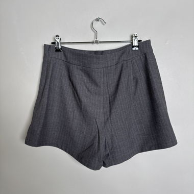 Shorts gris Stradivarius