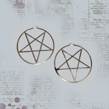 Orecchini a cerchio con pentagramma