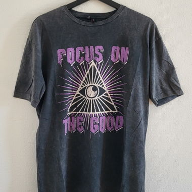 T-shirt grafica