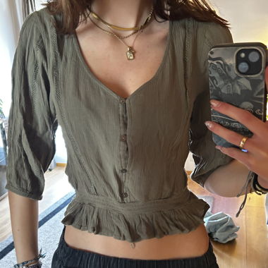 Chemisier court vert avec boutons