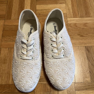 Weisse SneakersGr. 37