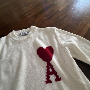 Weisser Strickpullover