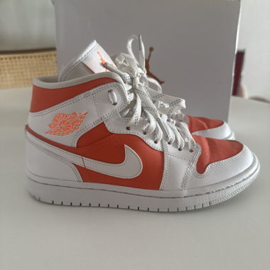 WMNS AIR JORDAN 1 MID SE Bright Citrus/ White